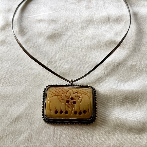 Boho Tribal Double Elephant Pendant Antique Silver Tone - Picture 10 of 11